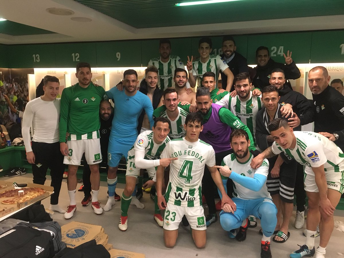 MarcBartra's tweet photo. Debut soñado!! FELIZ!! 
Felicidades @lorenmoron11 y mucha fuerza @zou_feddal !! Grande equipo, orgulloso de vosotros! MUCHO BETIS!!! https://t.co/P5LMgAaJvq