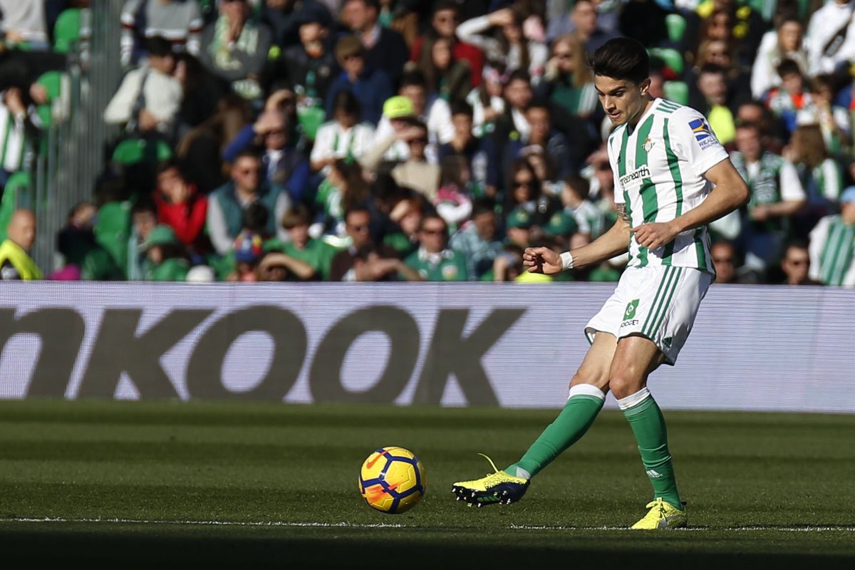 MarcBartra's tweet photo. Debut soñado!! FELIZ!! 
Felicidades @lorenmoron11 y mucha fuerza @zou_feddal !! Grande equipo, orgulloso de vosotros! MUCHO BETIS!!! https://t.co/P5LMgAaJvq
