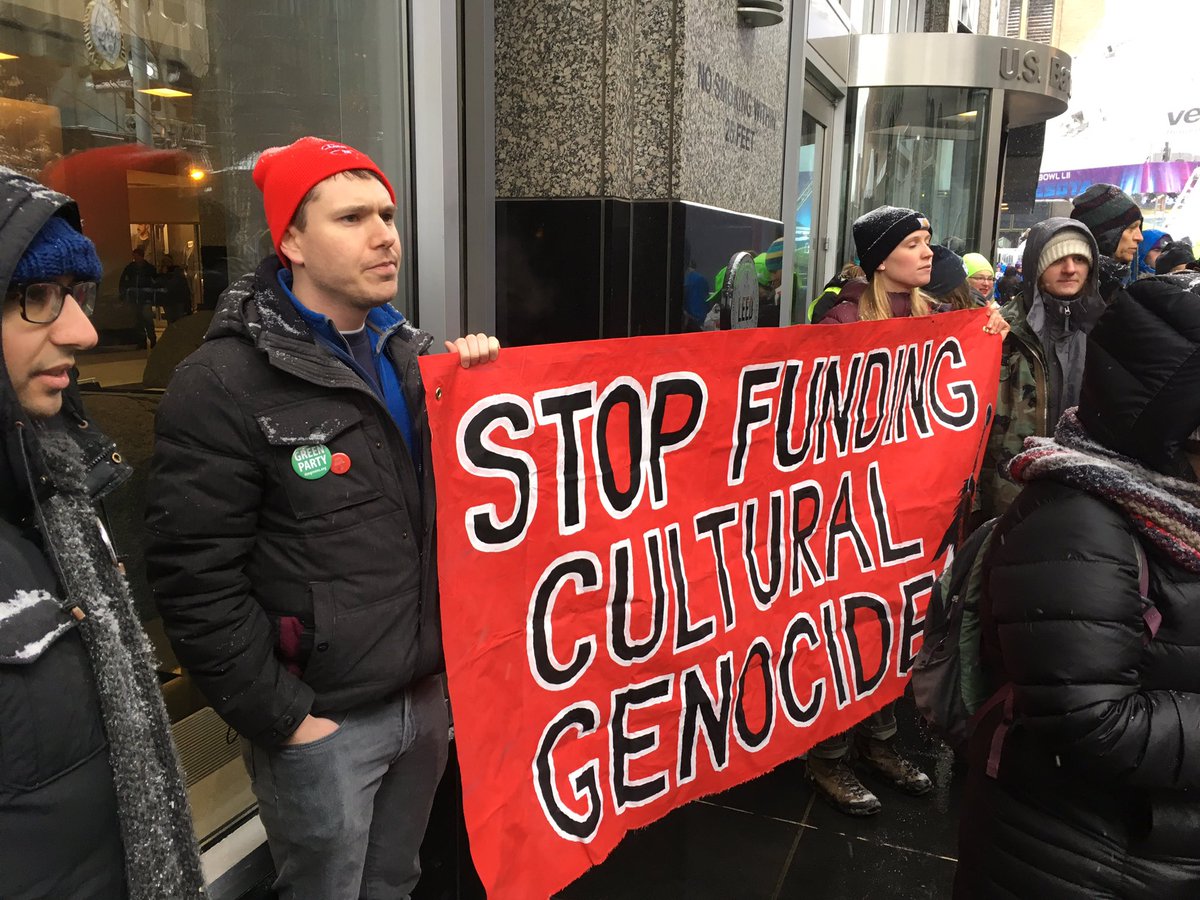 PriceofOil's tweet image. #DefundETP protest just started outside @usbank headquarters in Minneapolis!

Our message is clear: it's unacceptable to fund pipelines that destroy climate and communities. #StopETP #SBLIIBlackOut #SBLive