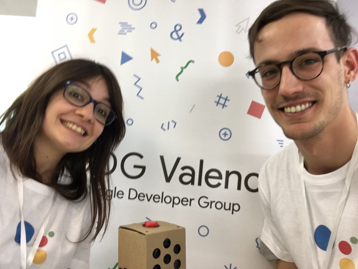 rokitana's tweet image. Encantada de tener un super facilitator como amigo! Gracias @CrisVillarGar #HackathonThings #gdgvalencia #wtmvalencia
