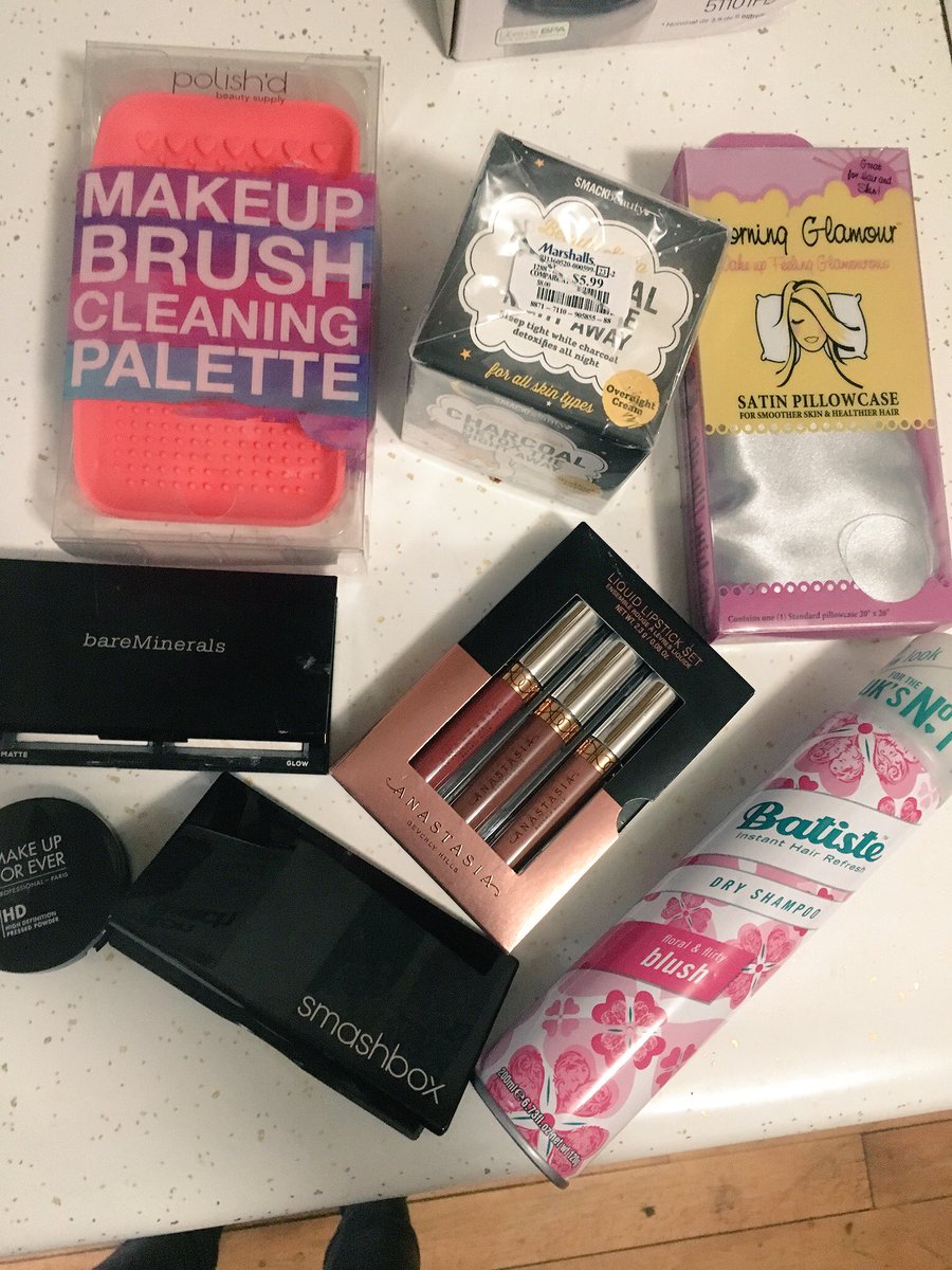 DanisaxMedina's tweet photo. @Shaniraaa_ @urbandoll @tjmaxx Yes literally . Thank you @marshalls π€π½β¨β¨ #forthelowlow https://t.co/oPPhWofpKp