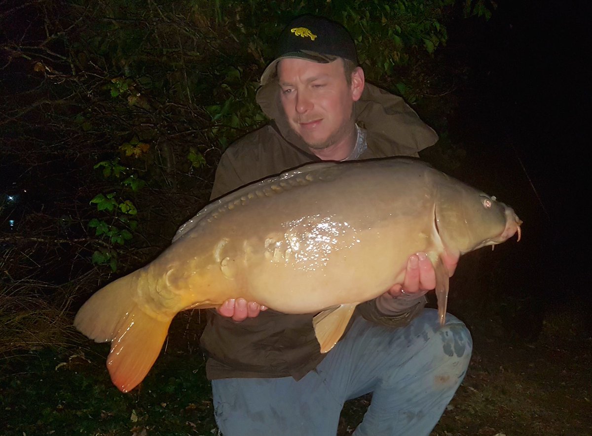 madbaits's tweet photo. Kevin White with a 24lb mirror caught over a bed of the nutz+. Kevin made his hookbait from half of a Nutz+ bottom bait and half a Wicked White pop-up to create a critically balanced bait.
#PureMadness #MadBaits #Nutz+ #WickedWhites #compulsiveanglerrange #carpfishing #carp https://t.co/ZNddeLx2aW