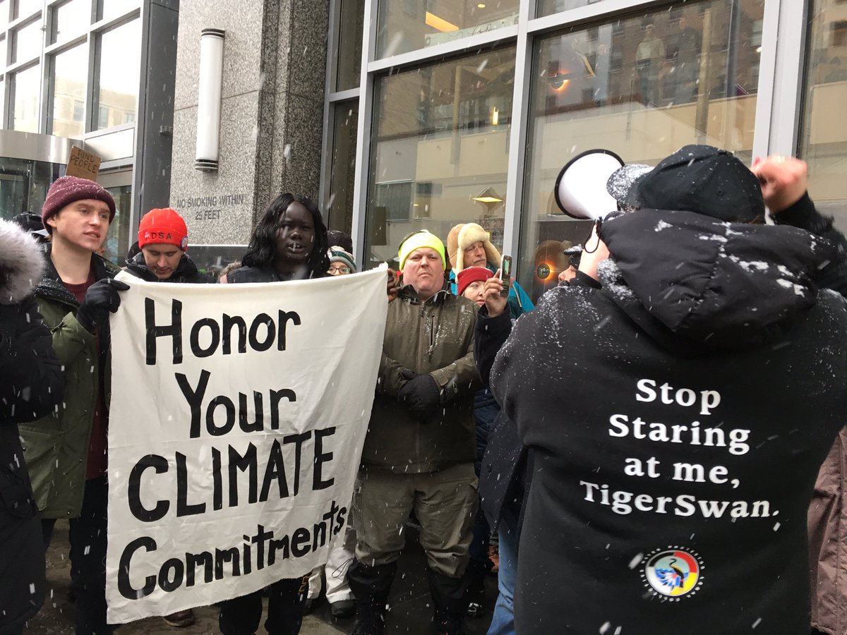 collinrees's tweet image. LIVE from @usbank headquarters in Minneapolis – hundreds of water protectors protesting &amp;amp; calling on US Bank to #DefundETP &amp;amp; stop destroying communities. #StopETP #SBLIIBlackOut #SBLive

WATCH: facebook.com/Indigenousrisi…