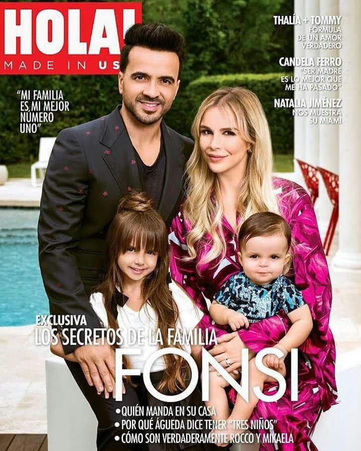 FFieles_Rosario's tweet photo. @LuisFonsi y su bella familia en la nueva edición de #FEBRERO de la revista @USAHOLA 👏👏👏! Formada por su encantadora esposa @AguedaLopez21, su hija Mikaela y su hijo #Rocco ❤❤❤❤! #HOLAUSA #LUISFONSI #HOLAFONSI 🙏! https://t.co/3vKdNioUJR