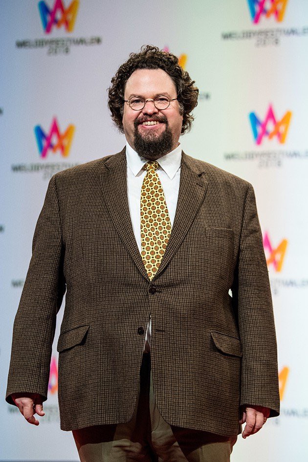 italkwho's tweet photo. Är du Team Edward eller Team Jacob? #melfest https://t.co/krTG7SeAXk