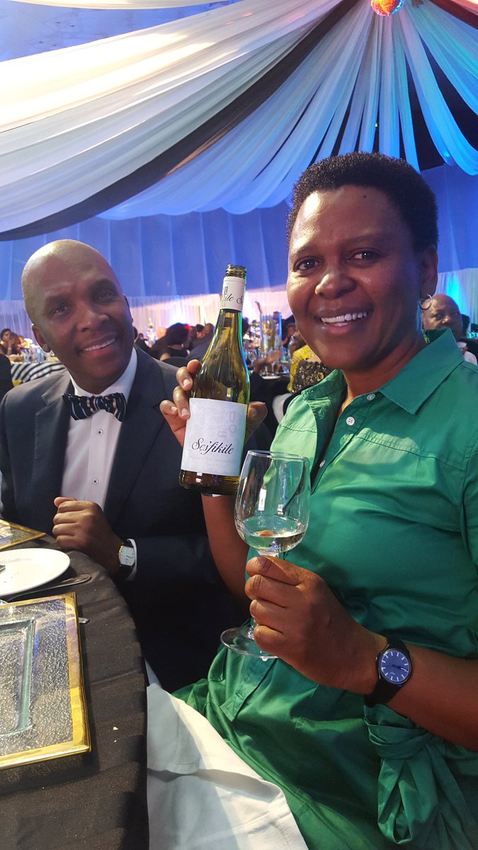 Team South Africa at the SA Wine Festival Gala Dinner @MatomeMbatha1 Nondumiso Saskia and Chad @underinfluence @WOSA_ZA #OverhexWines #SesifikileWines  @creationwines #DrinkSAWine #WosaUG