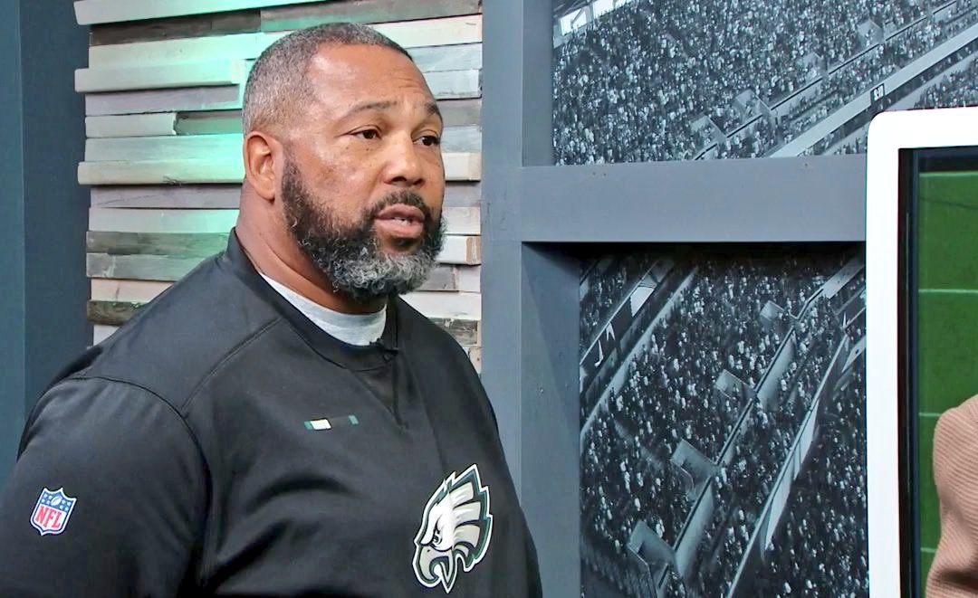 calebwilson's tweet photo. I can’t even explain how proud I am of my dad. From coaching at Ilinois State to working his way up to coaching for the @Eagles in the Super Bowl! Your persistence and hard work is really paying off Dad @Coach_Wilson10 #ProudSon✊🏽 https://t.co/9T7uBbuCuS