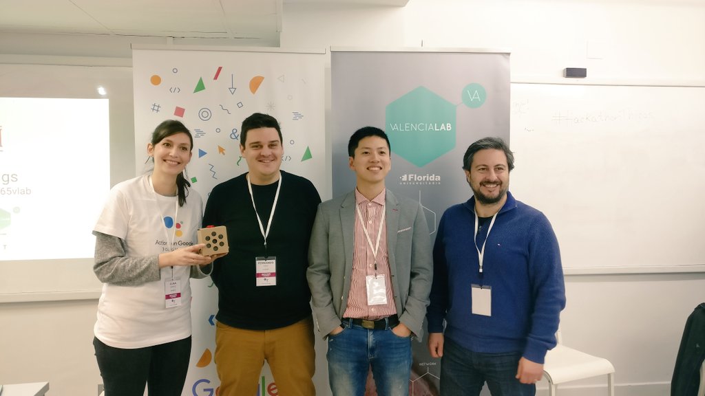 dariodotzero's tweet image. #HackathonThings. Ready for the pitching session! @gdgvalencia @WtmValencia @valencia_lab @Landbot_io @LORIOTio @WhatsUpLivingEn @ActionsOnGoogle @floridauni @Google @esebastian