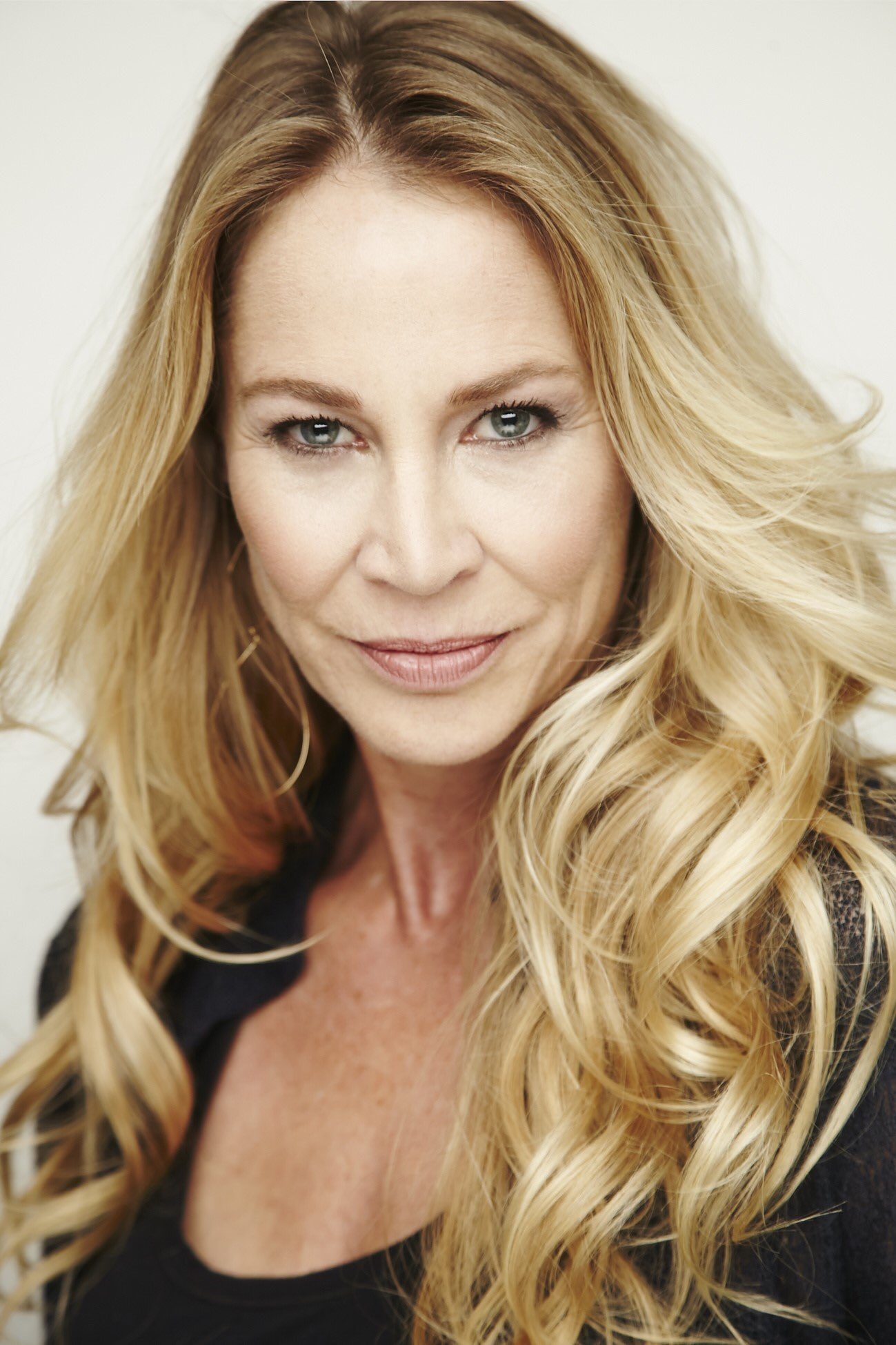    Wishing a very happy birthday to Kathleen Kinmont! 