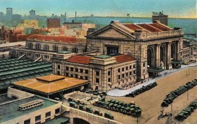 UnionStationKC's tweet photo. A fantastic postcard image of Union Station from the early 1920s https://t.co/iUegUKCKh0