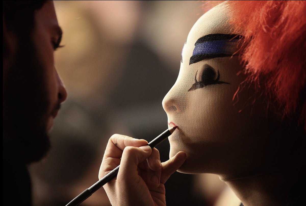Emulsion_London's tweet photo. @GPugh_Studio #LFW Backstage SS16 🤡 @KiPricePhoto #mac makeup by #ValGarland #AW18 countdown ⏱ https://t.co/24XIVLLnH1