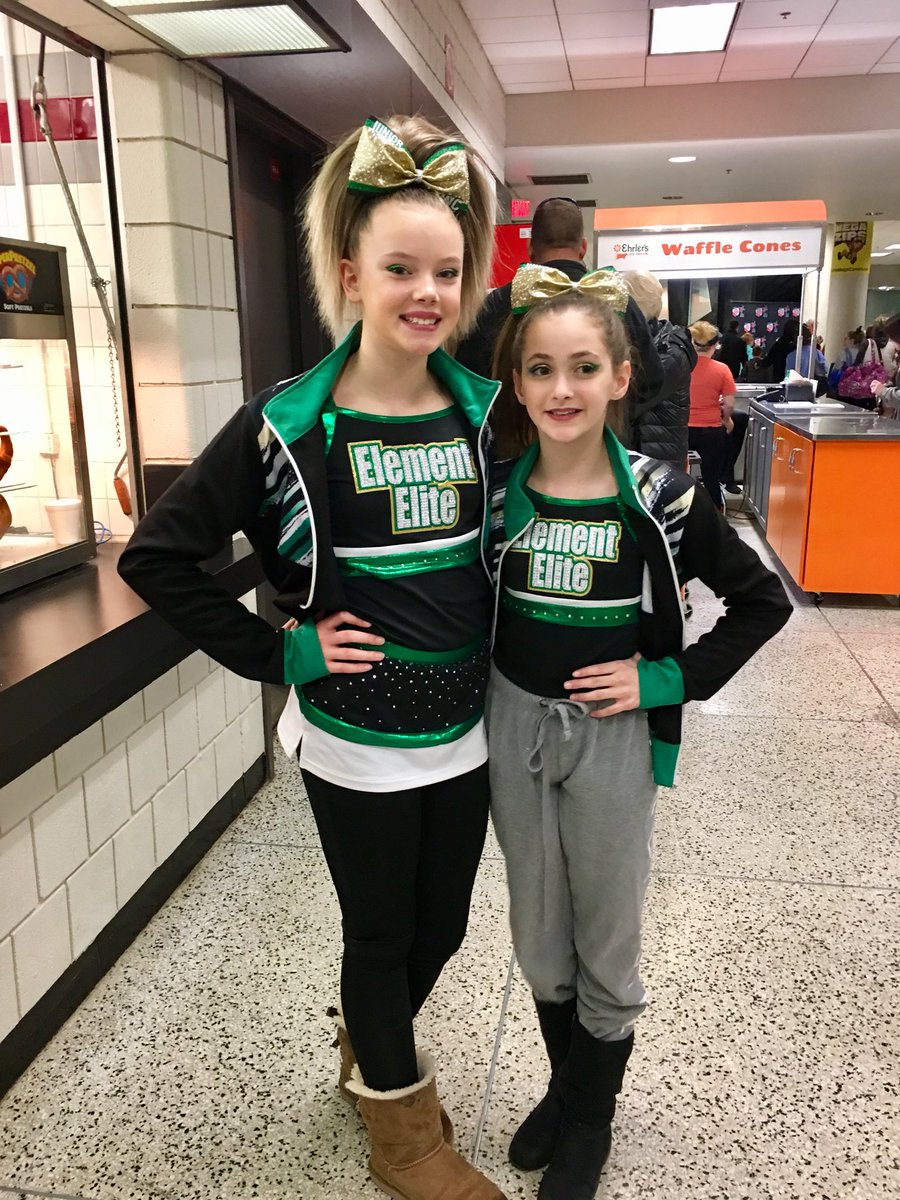 mindy_dablow's tweet photo. 2nd place out of 8 teams for these girls! Proud of them! 💚🖤💛 #elementelite https://t.co/ggmbLVz45U