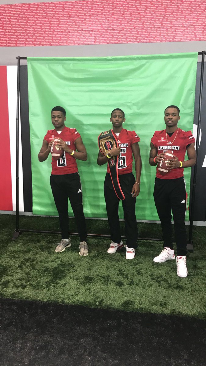 QwaishawnT10's tweet photo. YoungBulls🐺🔴⚫️ #WolvesUp #HowlYes #FASTArkansas @EarlGill10 @ArElite100 https://t.co/Rhep3N2lrA