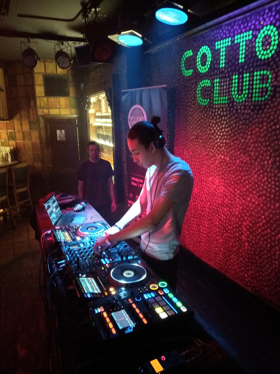 BaffleDjs's tweet photo. Ya estamos en la #RookieSession6 mezclando #DjRey #Baffledjs #Bilbao en @CottonBilbao ๐ฅ๐ฅ๐ฅ https://t.co/5gLQux6CV2