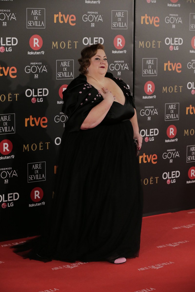 PremiosGoya's tweet photo. ¡Elegantísima @ItziarCastro en la alfombra roja! La actriz está nominada al #Goya2018 a Mejor Actriz Revelación por Pieles, de @educasanova12 https://t.co/kUfxlzj9Ki