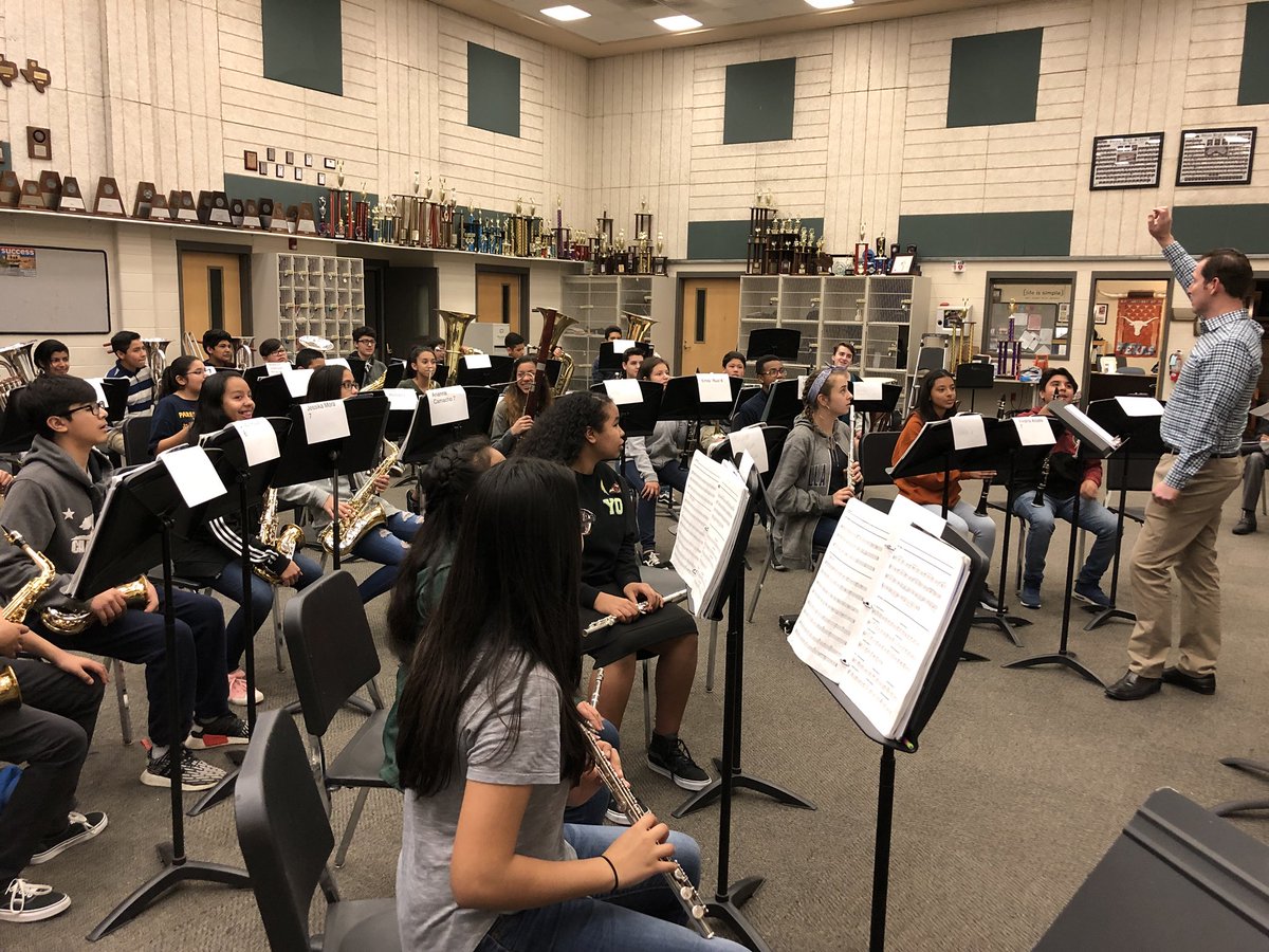 AkinsEagleBand's tweet photo. Paredes Wind Ensemble ready for some great music and information! Great way to spend a Saturday afternoon! #AEBFuture @FineArtsAISD @ParedesMs https://t.co/nmbW4JEanB