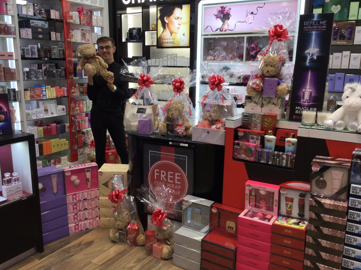 TpsBullring's tweet photo. Are you ready for Valentine's Day? Well we are here at The Perfume Shop - Bullring with incredible offers and many new fragrances perfect for a Valentine's gift 💏❤️👩‍❤️‍💋‍👩💝👨‍❤️‍💋‍👨🛍 #ValentinesDay2018 #ThePerfumeShop #TPSBullring #Bullring https://t.co/P0UHVbWDD2