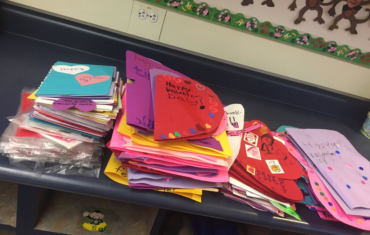 MrsScottMonkeys's tweet photo. Blue Oaks Elementary students wrote cards to sick children in the hospital for Valentine's Day! Just dropped off 250 cards! #SoProud @rcsdblueoaks #RCSDchampions #Cards4Kids @end1065 https://t.co/WfeE169zW1