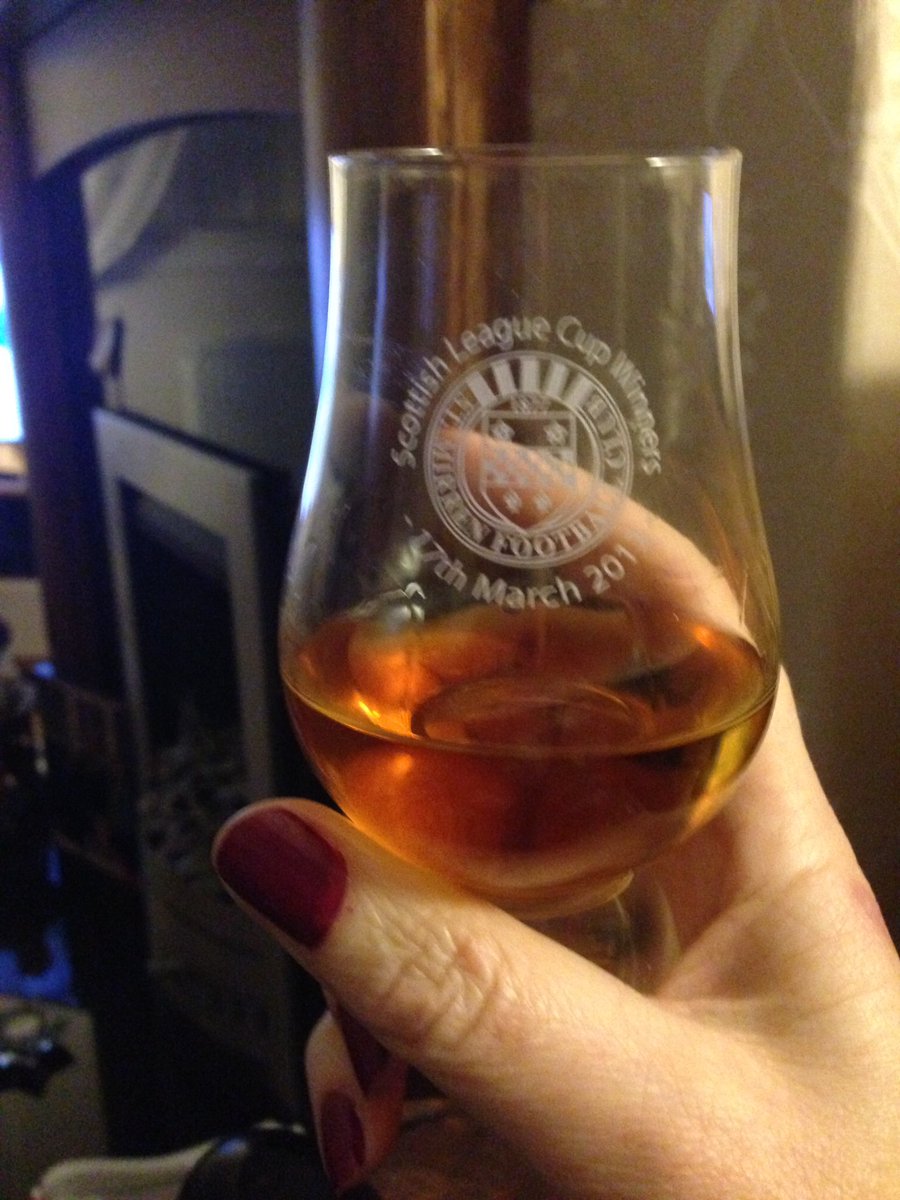 ChaosInMyCourt's tweet image. Feck yer beer/wine/gin o'clock.... it's rusty nail o'clock #stayedin #wishIwasoot #weehauf #TopOfTheLeague