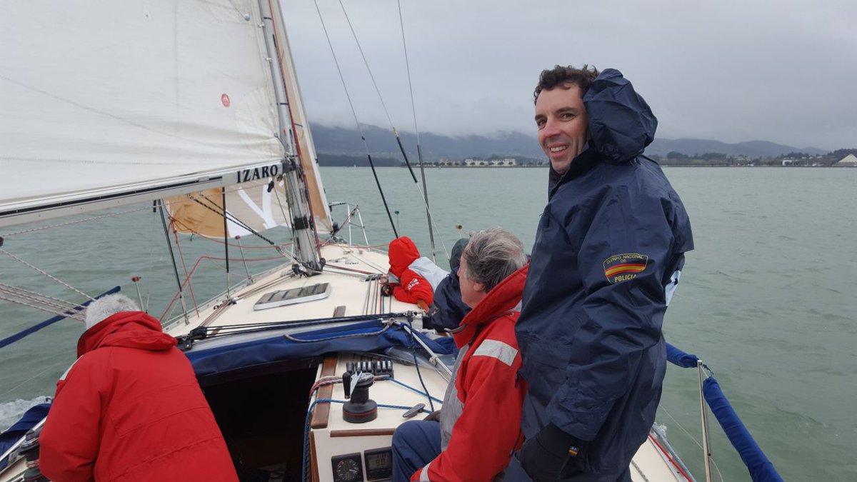policia's tweet photo. Hoy también hemos salido al mar⛵aunque el temporal lo ha puesto difícil... ¡¡alguno ha logrado premio🎖️😉!! 
Travesía de FCSE en #Santander https://t.co/4vjkAwTArc