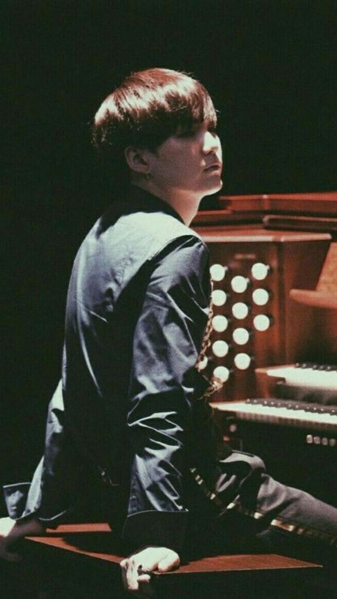Deniz2503's tweet photo. YOONGİ DAY 🖤🖤🖤🖤  @BTS_twt  #iHeartAwards #BTSARMY  #BestFanArmy https://t.co/g7DMVA5YLY