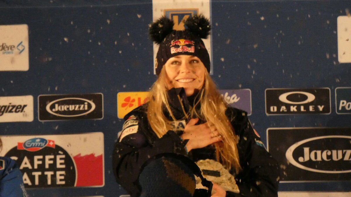 lindseyvonnfans's tweet photo. Some pics of @lindseyvonn at the bib draw &amp; award ceremony with Lucy 😃🐶🏆 #LV80 Pics were taken by my friend Babsi 📸#lindseyvonn #garmisch #downhill #awardceremony #bibdraw https://t.co/TSZGhDzPWx