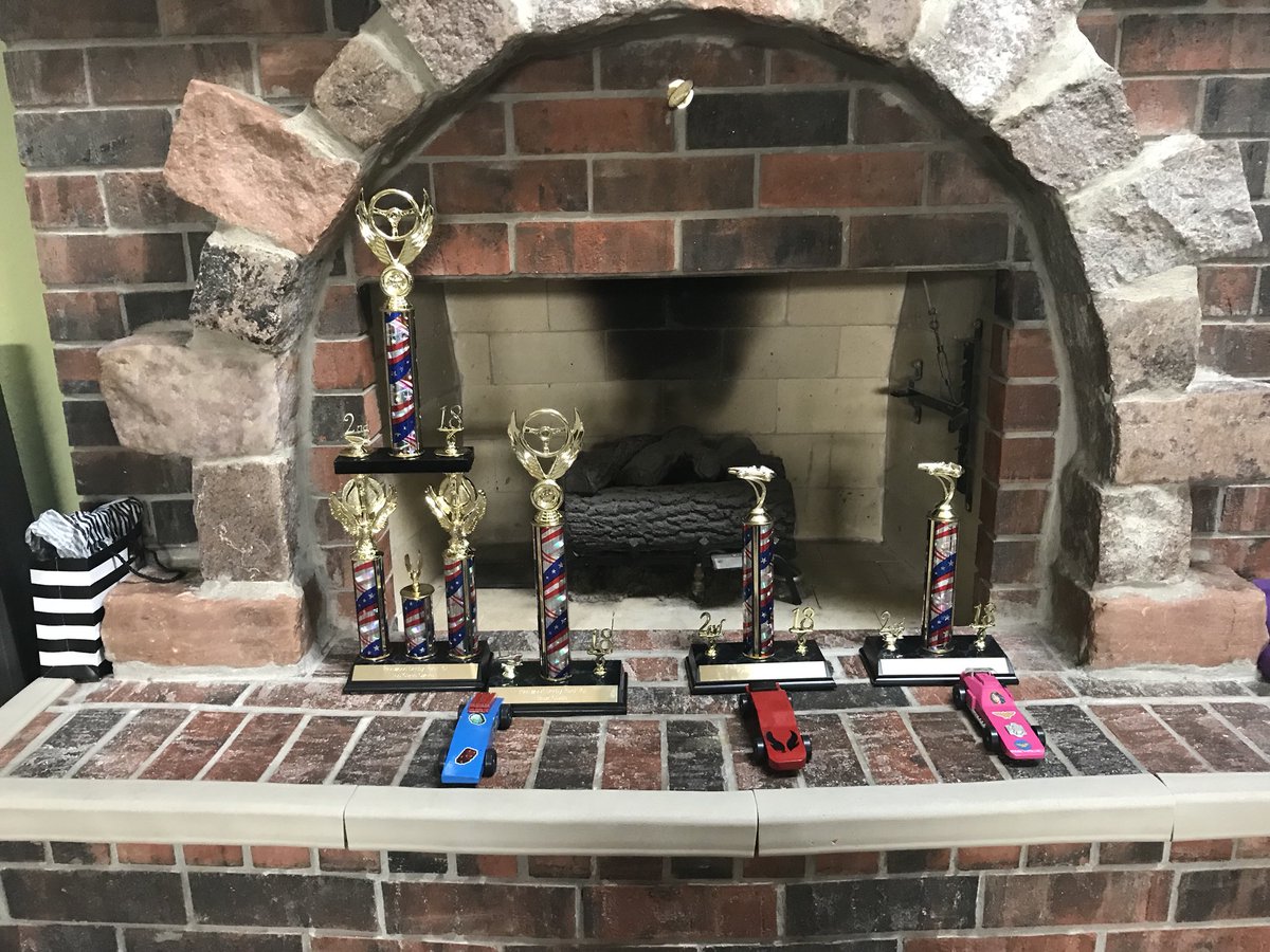 Sorry to miss it, but <a href="/bigmeanmomster/">Smithlet Mama</a> totally handled Pinewood Derby day and the Smith enjoyed a pretty good day at the racetrack!
