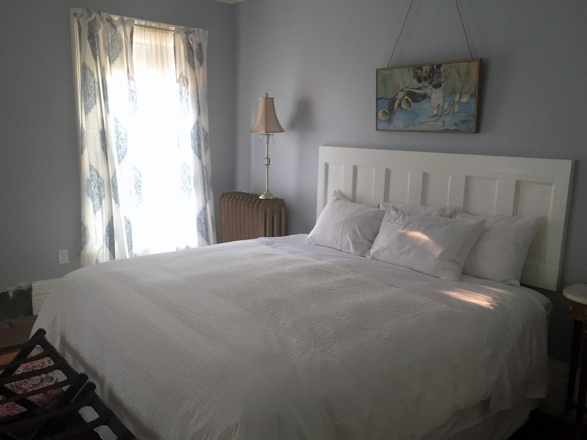 InnBuffalo's tweet image. The Grover Cleveland Suite is one of our favorites! It's bright and welcoming.