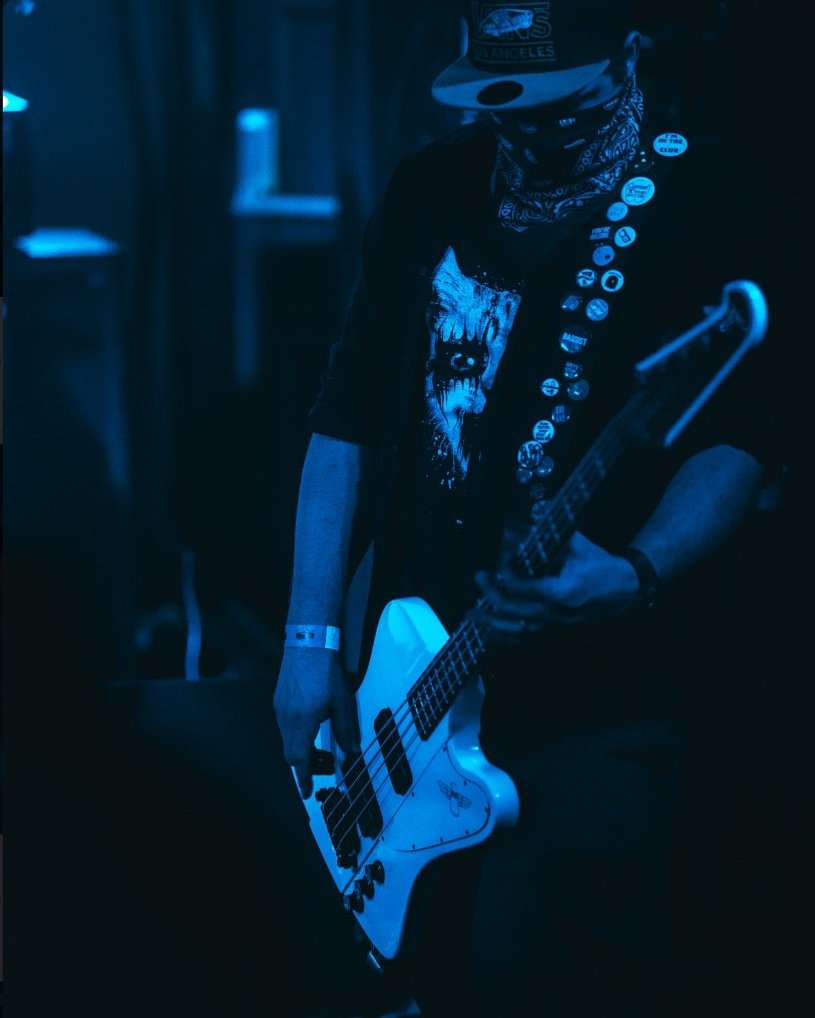 xdannybaileyx's tweet photo. I play bass. Bass bass bass. #atdawnweattack #smoothhoundinnovations #bassplayer #epiphone #metal https://t.co/cMG9h8TtYS