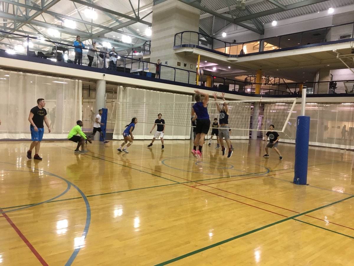 The championship game is underway!! Who will win it all? 🏆