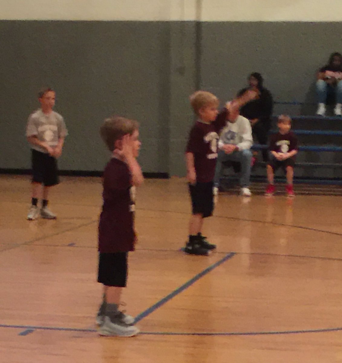 coachrsmith12's tweet photo. 48 hours:
2 basketball games
2 soccer games
1 baseball scrimmage 
#ChasingKids @kristismith04 @kadenbrown02 #KyeHayes #KollinsRyan https://t.co/T3GnEhWEB5