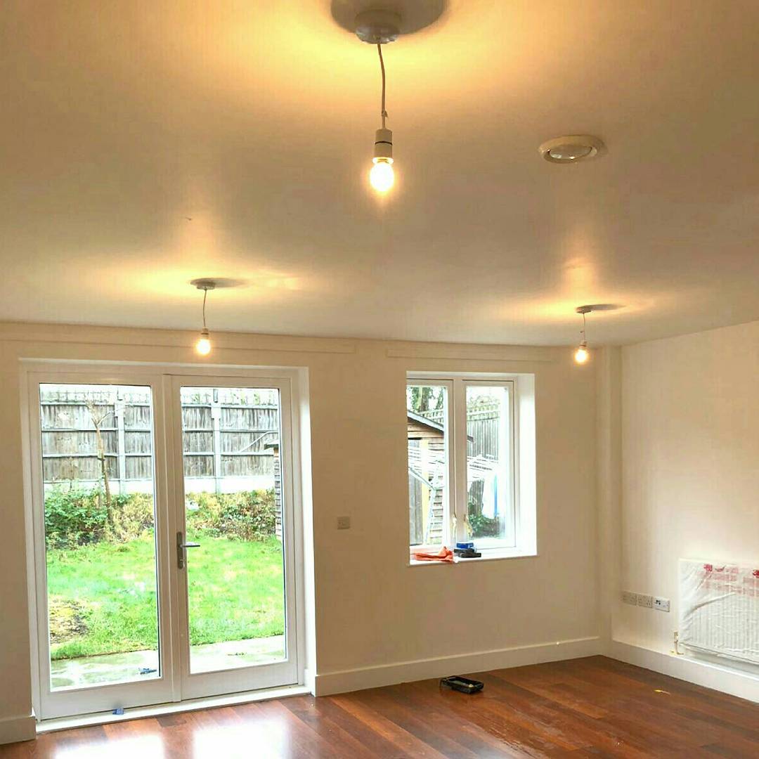 jlb_ltd's tweet photo. A small project recently completed with a quick turn around time (3 days) for all walls, ceilings and woodwork. All sprayed in white. https://t.co/BcKQ5G8a8N