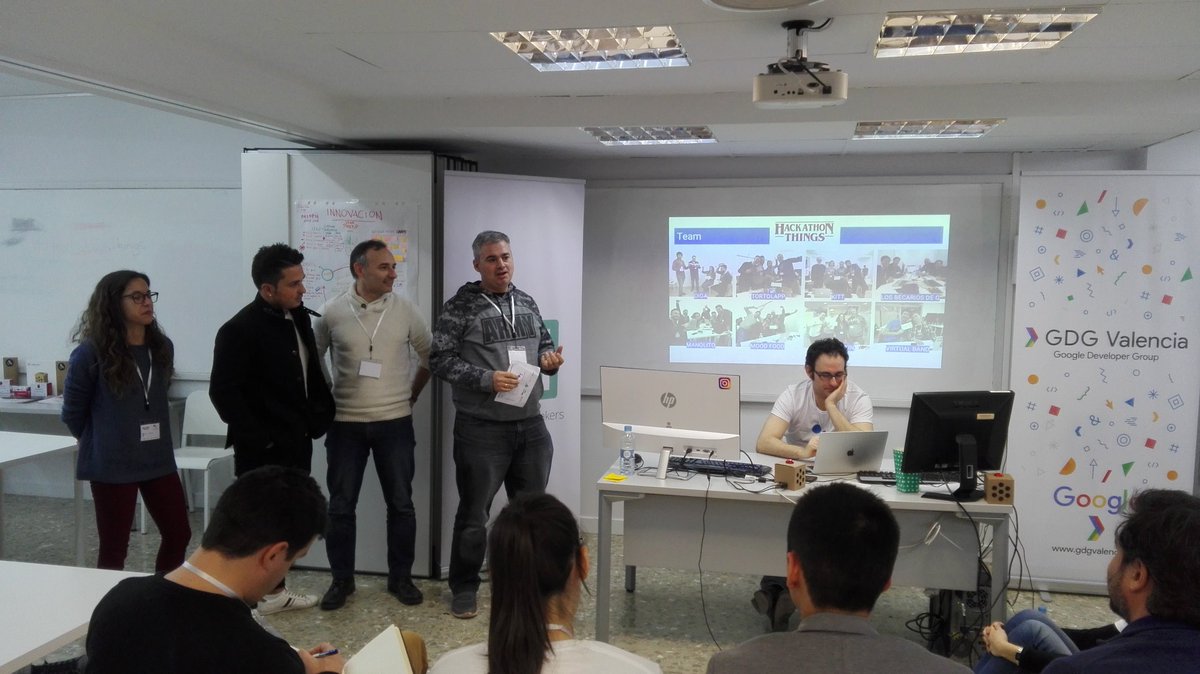 gdgvalencia's tweet image. Asistente de voz para camioneros del equipo Guïntantin, comunicación entre el conductor y la base 🚛 distancias, tráfico, y muchas más opciones para configurar 🤓 #HackathonThings @ActionsOnGoogle