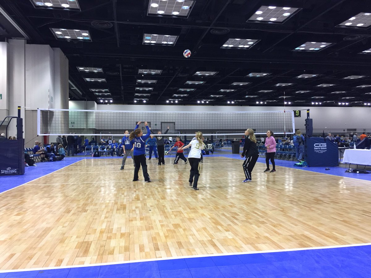 BoilersNFSaid's tweet photo. It’s really cool when you see kids from 4 different teams playing together and having a great time.  @circlecityvbc #centralzone #bjvbc #boilerjuniors @TheAcademyVB https://t.co/HKBny5TL1Q