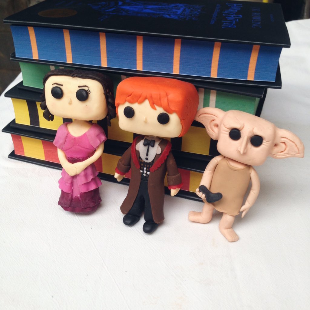 eaimione's tweet photo. Oi gente, tô precisando juntar uma grana pra pagar os estudos então tô vendendo marcadores e bonecos do personagem que quiser, cachecóis e varinhas. Tudo feito à mão e com carinho 💗
Um rt já ajuda bastante e agradeço de coração. Tenho mais modelos e o contato é por dm
Obrigada https://t.co/Mx1W7bO3C3