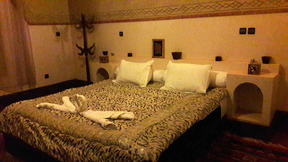 Estelaps85's tweet photo. Nuestra primera noche en un super riad en Ouarzazate y #ecológico. Nos entraba la cena y desayuno y espectáculo por la noche. 

Our first night in a super #riad Ecolodge l'ile de #Ouarzazate . Included dinner and breakfast and show at night

#RutasaMarruecos https://t.co/3pxgWahyWB