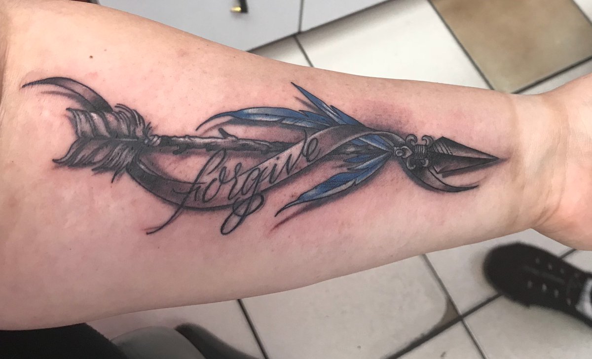 Lady_Dynamo's tweet photo. Tattoo inspired by Vex because she’s a badass and also to remind me to forgive and let go of negativity. @LauraBaileyVO #criticalrole https://t.co/ahtm7ErYuI