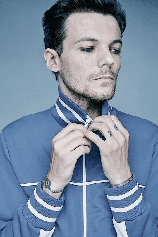bpicslouist91's tweet photo. #iHeartAwards #BestSoloBreakout #LouisTomlinson https://t.co/768ArFs9ew