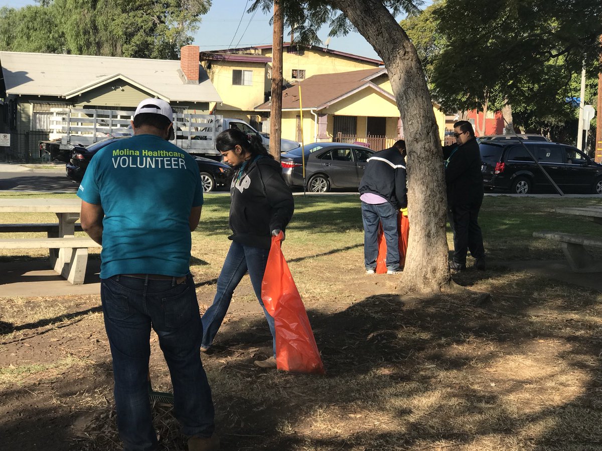 AngeloITIL's tweet photo. Helping clean the park with my team #volunteering on Park Revitalization at MacArthur Park @cityoflongbeach #community #teamwork #morethanjustIT https://t.co/9y1CcOwDyy