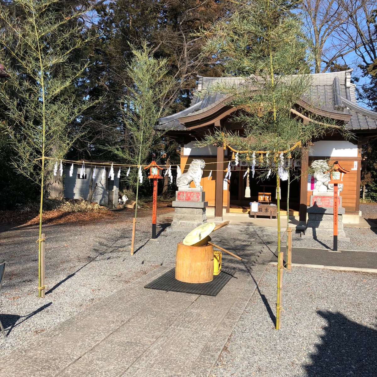 本日11:00より恒例の開運厄除け餅つき大会を開催します。参加費は1人¥100。つきたてのお餅とけんちん汁が食べ放題です。12:00頃には獅子舞も奉納されます。