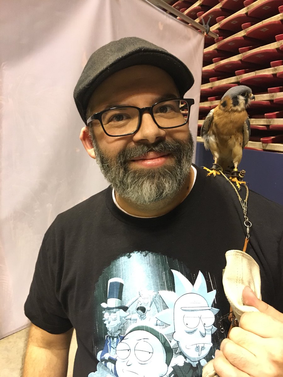 TheKyleStarks's tweet photo. Iβm 100% into living this Beastmaster life, my dudes. #wildlifecommandcenter is the best thing at this Wizard World Show https://t.co/jstinJDuwo