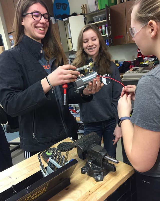 All smiles this Saturday!! 🤖 #wvrobotics #2147 #first #powerup ift.tt/2nDTnVO