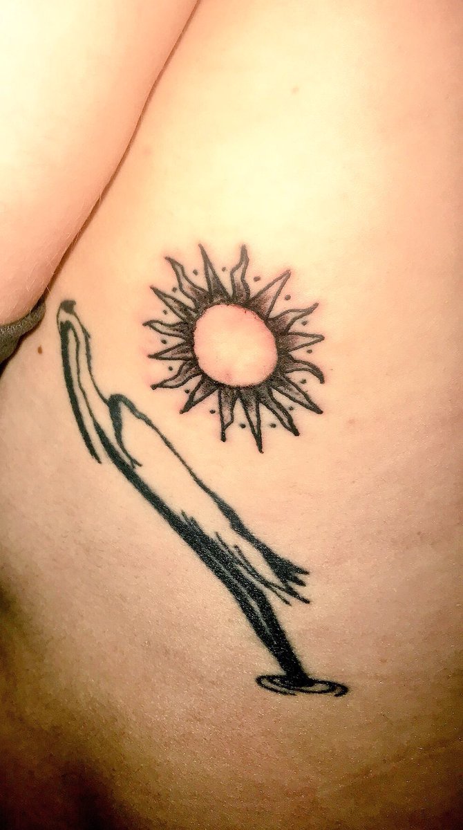 _rileeey's tweet photo. Tattoo date with @katiegates_ 💕 https://t.co/KcfxjbTnoq