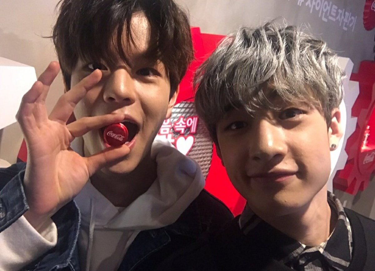 Корейские поп группы stray kids. Бан чан и чонин. Чан и сынмин. Чанбин и хенджин. Stray kids чанбин и сынмин.