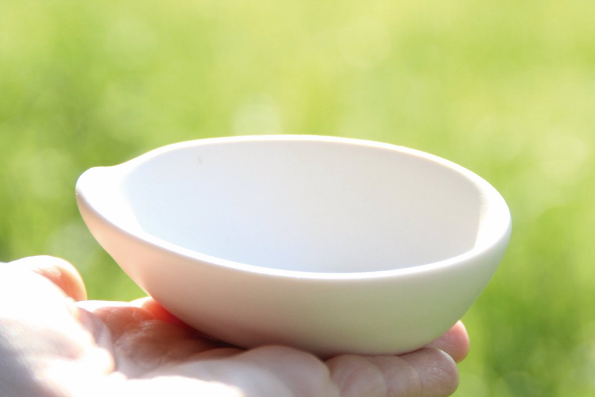 Feria_NACE's tweet photo. Hoy destacamos otra de las piezas que presentó @nurianofrarias en el Concurso de Pieza Única de #NACE2017, cuyo tema principal fue la #gastronomía.
"MINŪTĪS"
#Porcelana de Limoges de colage a torno, esmaltado y cocción. Vic – Barcelona. 2016. 5x27x27cm.
#alfareros #ceramistas https://t.co/KCm7Tj0deh