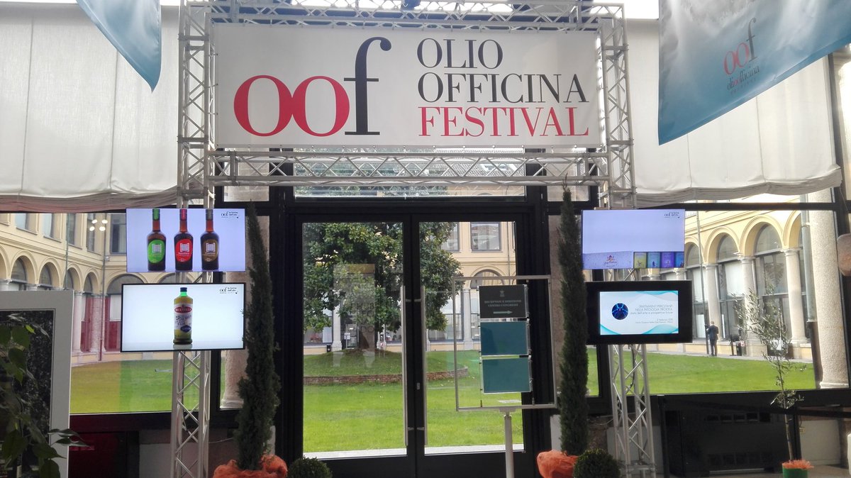 BioSpremi's tweet photo. Una tre giorni di vero colloquio sul tema #olio #EVO #OOF2018 #OOF #BioSpremi #Milano #iosonounalbero #macchine #invenzioni #startup
๐๐ฑ๐ณ https://t.co/oux6LXU0oL
