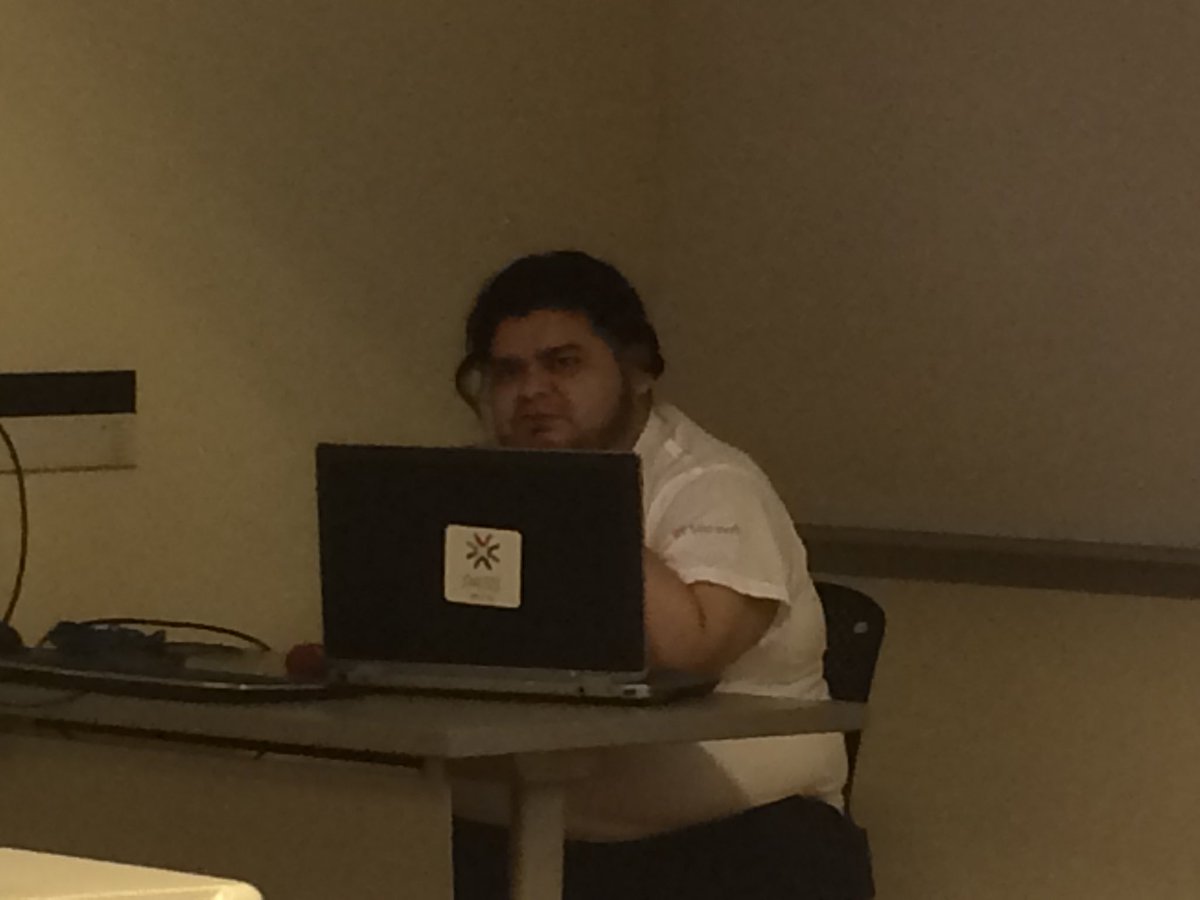 JavierSQL's tweet image. Sesion de Azure DataWarehouse de Ahias Portillo #SqlSat695
