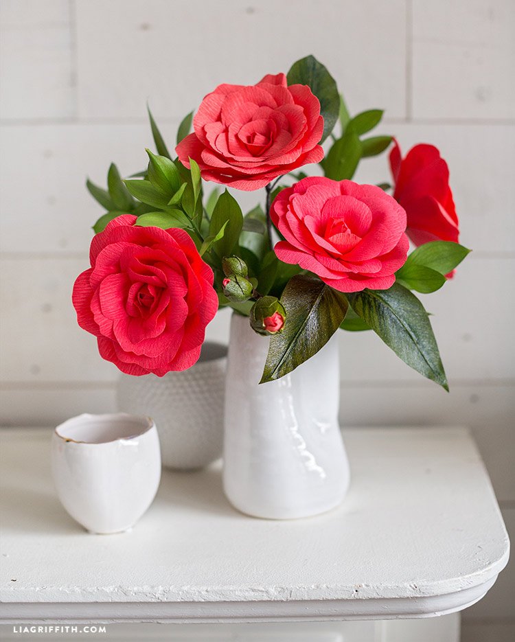 AFCI_Global's tweet photo. Paper flowers were trending at Creativation 2018! See how easy they are to create by making these Crepe Paper Camellias by @LiaGriffith for Valentine’s Day. https://t.co/LYJ7bu6yp6 #Creativation18 #Crafts https://t.co/81En7V2cP7