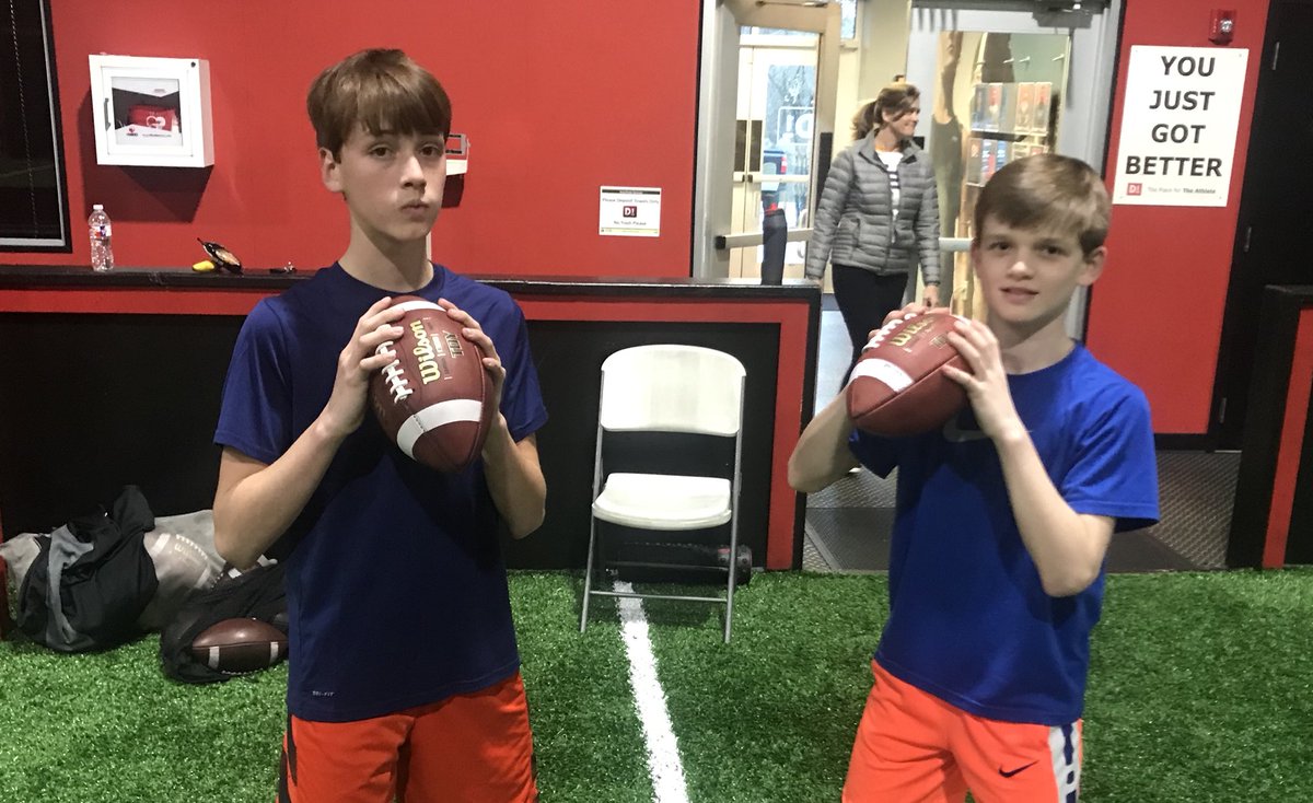 ClintStoerner's tweet photo. Snapped a few group shots from Wednesday/Thursday in Little Rock .. Old heads are full steam ahead &amp; the young fellas are comin! #QBTraining #CentralARQBs #EliteAR https://t.co/sTiEMetMT3