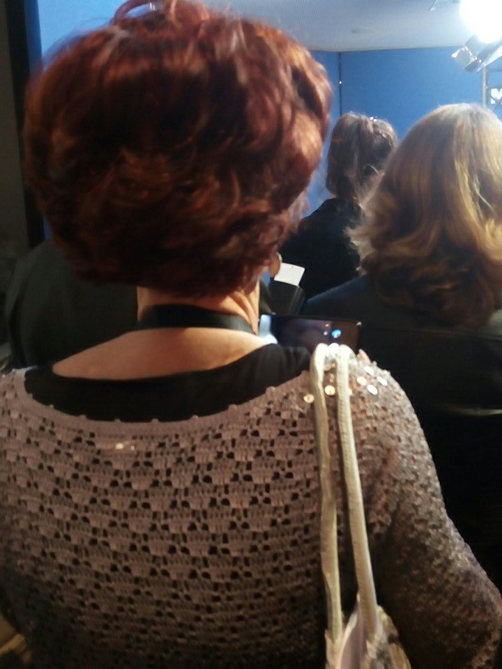 LesMachins's tweet image. La Bobonne au selfie #Magritte